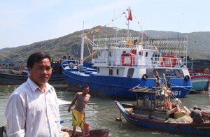 Đóng tàu công suất lớn vươn khơi, ngư dân vẫn thua lỗ (22/7/2018)